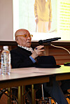 Park Seo-bo, 92-year-old master of the Korean abstract art scene, speaks during the groundbreaking ceremony for his upcoming museum at the JW Marriott Jeju Resort and Spa in Seogwipo, Jeju Island, on Tuesday. [GIZI FOUNDATION]