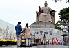 People gather in front of the statue of King Sejong at Gwanghwamun Square in central Seoul to mark the 575th Hangul Day on Saturday, during a long weekend which runs through Monday. King Sejong (1397-1450) created the Korean letter system known as hangul during the final eight years of his life. [NEWS1]