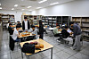 Students enrolled in Myongji University's Department of Baduk Studies practice playing Go on the university's campus in Yongin, Gyeonggi. [JOONGANG ILBO]