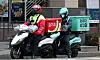 Baedal Minjok and Yogiyo riders deliver food in Jongno District, central Seoul on Dec. 29. [NEWS1]