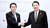 Korean President Yoon Suk Yeol, right, and Japanese Prime Minister Fumio Kishida shake hands prior to holding bilateral talks in Phnom Penh, Cambodia on Nov. 13, 2022. [PRESIDENTIAL OFFICE]