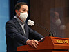 The main opposition People Power Party's presidential campaign chief Kim Byong-joon holds a press conference at the National Assembly in Yeouido, central Seoul on Sunday. [LIM HYUN-DONG]