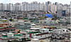A neighborhood in Eunpyeong, Seoul, full of low-priced housing units also known as villas with more high-valued apartments in the backdrop. [YONHAP]
