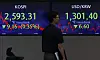 Screens in Hana Bank's trading room in central Seoul show the Kospi closing at 2,593.31 points on Tuesday, down 0.35 percent, or 9.16 points, from the previous trading session. [YONHAP]