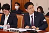 Rep. Cho Jung-hun of Transition Korea speaks during a hearing at the National Assembly on March 29. [YONHAP]