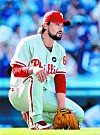 Park Chan-ho, at the time a Philadelphia Phillies relief pitcher, looks on after failing to field an eighth inning bunt from Los Angels Dodgers Ronnie Belliard in Game 2 of the NLCS playoff series in Los Angeles on Oct. 16, 2009.   [REUTERS/YONHAP]