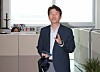 Rep. Lee In-young of the Democratic Party, widely considered to be the Blue House’s pick for Unification Minister, declines to comment on his candidacy to the media at the National Assembly on June 19. [YONHAP]