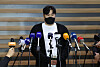Toronto Blue Jays pitcher Ryu Hyun-jin talks to reporters before flying to the United States on Thursday at Incheon International Airport in Incheon. Ryu, who has been out since June after undergoing Tommy John surgery on his elbow, said his rehab is on schedule and he hopes to return to the mound in July.  [YONHAP]