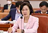 Justice Minister Choo Mi-ae on Wednesday speaks at the Legislation and Judiciary Committee of the National Assembly. [YONHAP]