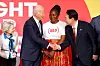 Korean President Yoon Suk-yeol, right, shakes hands with U.S. President Joe Biden at the Global Fund's Seventh Replenishment Conference in New York on Wednesday. [AFP/YONHAP]