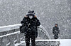 Heavy snow warnings were issued in Gwangju and South Jeolla region on Thursday morning. People walk in the snow to their workplaces in Seo District, Gwangju, on Thursday. [YONHAP]