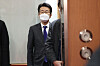 A senior diplomat from the Japanese Embassy in Korea is summoned over Japan’s latest claims over the Dokdo islets and gets on the elevator at the Foreign Ministry in central Seoul Friday. [YONHAP]