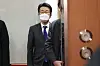 A senior diplomat from the Japanese Embassy in Korea is summoned over Japan’s latest claims over the Dokdo islets and gets on the elevator at the Foreign Ministry in central Seoul Friday. [YONHAP]