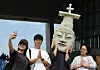 Visitors to the ″Dress Like a Museum Exhibit 2025″ ceremony take a selfie at the National Museum of Korea in Yongsan District, central Seoul, on Sept. 27. [YONHAP]