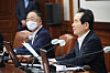 Finance Minister Hong Nam-ki, left, and Prime Minister Chung Sye-kyun in a cabinet meeting in central Seoul on Wednesday where the government announced on the size of the third supplementary budget for this year. [YONHAP]
