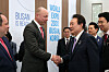 President Yoon Suk Yeol, right, meets with Patrick Specht, president of the Administration and Budget Committee of the Bureau International des Expositions (BIE) and other members of the visiting delegation at Nurimaru APEC House in Busan on Thursday. [PRESIDENTIAL OFFICE]
