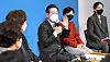 Ruling Democratic Party (DP) presidential candidate Lee Jae-myung speaks with female soldiers at Dongjak District in southern Seoul Thursday. [JOINT PRESS CORPS]