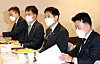 Kim Joo-hyeon, second from right, speaks at a meeting with the chiefs of the country's five major financial holding companies at the Korea Federation of Banks headquarters in central Seoul on Nov. 1. [YONHAP]