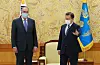 President Moon Jae-in meets Stanley Erck, CEO of U.S. vaccine producer Novavax, at the Blue House in Seoul on Tuesday. [YONHAP]