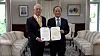 Former U.S. Secretary of Defense James Mattis, left, is presented the 8th Paik Sun-yup ROK-U.S. Alliance Award by Korean Ambassador to the United States Lee Soo-hyuk in a ceremony at the U.S. Embassy in Washington on Tuesday for his contributions towards the bilateral alliance and security of the Korean Peninsula. [JTBC]