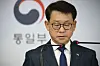 Unification Ministry spokesman, Yoh Sang-key, gives a press briefing on Thursday. [YONHAP]