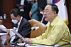 Finance Minister Hong Nam-ki, right, announcing the conditions to applying the government's three month allowance for people that are denied access to unemployment benefits and employees of small companies that have been on furlough on Thursday, central Seoul. [YONHAP]