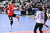 Ryu Eun-hee, left, plays the ball against Japan during the Asian Women’s Handball Championship final on Sunday at SK Olympic Handball Gymnasium in Songpa District, southern Seoul. Ryu scored 19 points alone, leading Korea to its sixth title in a row, and was named MVP of the match as the top scorer across both teams. Korea came from behind to win the title 34-29 in extra time. [YONHAP]