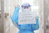 A medical worker holds up words of encouragement and new year wishes at a Covid-19 isolation ward at the Armed Forces Capital Hospital in Seongnam, Gyeonggi, Wednesday. Her sign reads: “I wish in the new year in 2022, we will be able to take off our masks and return to our happy daily lives.” [YONHAP]