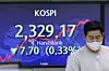 A screen in Hana Bank's trading room in central Seoul shows the Kospi closing at 2,329.17 points on Thursday, down 7.7 points, or 0.33 percent, from the previous trading day. [YONHAP]