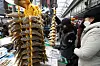 People purchase gulbi, or dried yellow corvina, from Malbawoo Market in Gwangju ahead of the Lunar New Year holidays which start Saturday. [YONHAP]