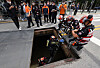 Emergency personnel on Wednesday continue to search for people who went missing in Monday's flash floods around Gangnam Station in southern Seoul. [YONHAP]