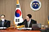 President Yoon Suk-yeol approves of year-end special pardons in a Cabinet meeting at the presidential office in Yongsan District, central Seoul, Tuesday. [PRESIDENTIAL OFFICE]