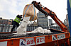 Workers unload calcium chloride on snowplow trucks in Jongno District, central Seoul, Wednesday to prepare for heavy snowfall as forecast by the weather agency. [YONHAP]