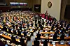 After the ruling Democratic Party (DP) and its allies pass a motion to impeach a sitting judge, lawmakers of the opposition People Power Party (PPP) stand up to denounce the unprecedented move. [NEWS1]