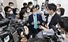 Rep. Hong Joon-pyo, center, talks to reporters after a press conference at the National Assembly on Wednesday. Earlier in the morning, the People Power Party's Supreme Council approved Hong's return to the party after 15 months. [YONHAP]