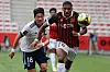 Bordeaux's Korean forward Hwang Ui-jo challenges Nice's French defender Jean-Clair Todibo during the French L1 Huisclos football match between O.G.C Nice and F.C des Girondins de Bordeaux at Allianz Riviera stadium in Nice, southeastern France, on August 28, 2021. [AFP/YONHAP]