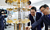 President Yoon Suk Yeol takes a look at a model of a 50-qubit quantum computer on display at the Quantum Korea 2023 exhibition at the Dongdaemun Design Plaza (DDP) in Seoul on Tuesday. Yoon also met with Nobel Prize laureate John Clauser, an experimental physicist who contributed to the foundation of quantum mechanics, and Charles Bennett, a physicist and IBM Fellow at IBM Research. [JOINT PRESS CORPS]