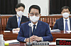 Park Jie-won, director of the National Intelligence Service, speaks before the Intelligence Committee of the National Assembly on Tuesday.  [YONHAP]