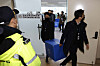 Investigators from the Seoul Metropolitan Police Agency raid the office of a construction union affiliated with the Federation of Korean Trade Unions in Geumcheon District, southern Seoul on Thursday. [YONHAP]