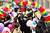 High school seniors leave their school compound in Gwangju to warm cheers from their teachers and first-year and second-year students on Nov. 12, a day before the College Scholastic Ability Test (CSAT). [NEWS1]
