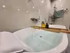 The bathtub at Gyeol's single-person bathing salon [GYEOL]