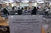 People wait at a job center in Yeongdeungpo District in western Seoul on Feb. 3 to apply for unemployment benefits. [YONHAP]