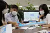 Travel agents at Very Good Tour discuss package tours at their offi ce in Jung District, central Seoul, on Wednesday. [NEWS1]