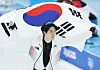 Cha Min-kyu celebrates winning the men's 500-meter silver medal at the National Speed Skating Oval in Beijing on Feb.12. [YONHAP]