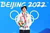 Cha Min-kyu receives the men's 500-meter speed skating silver medal at Beijing Olympic Medal Plaza in Beijing on Feb. 12. Cha won the silver medal with a time of 34.39 seconds. [NEWS1]