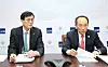 Bank of Korea Gov. Rhee Chang-yong, left, and Finance Minister Choo Kyung-ho at a meeting held Thursday morning in Incheon following the Federal Reserve's decision to raise the rate by 25 basis points. [BANK OF KOREA]