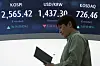 A screen in Hana Bank's trading room in central Seoul shows the Kospi closing at 2,565.42 points on April 29, up 16.56 points, or 0.65 percent, from the previous trading session. [NEWS1]