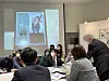 Plantu showing a satirical cartoon by a Korean cartoonist during a talk with local students and cartoonists at the headquarters of Jipyong Brewery in Seoul on Oct. 30. [ESTHER CHUNG]