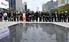 Culture Minister Choi Hwi-young, center, and other dignitaries observe a moment of silence during the “Flower-Laying for King Sejong” ceremony held at Gwanghwamun Square in central Seoul on Oct. 9, Hangul Day. [NEWS1]