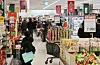 People shop for groceries at a discount mart in Seoul on Dec. 28. [YONHAP]